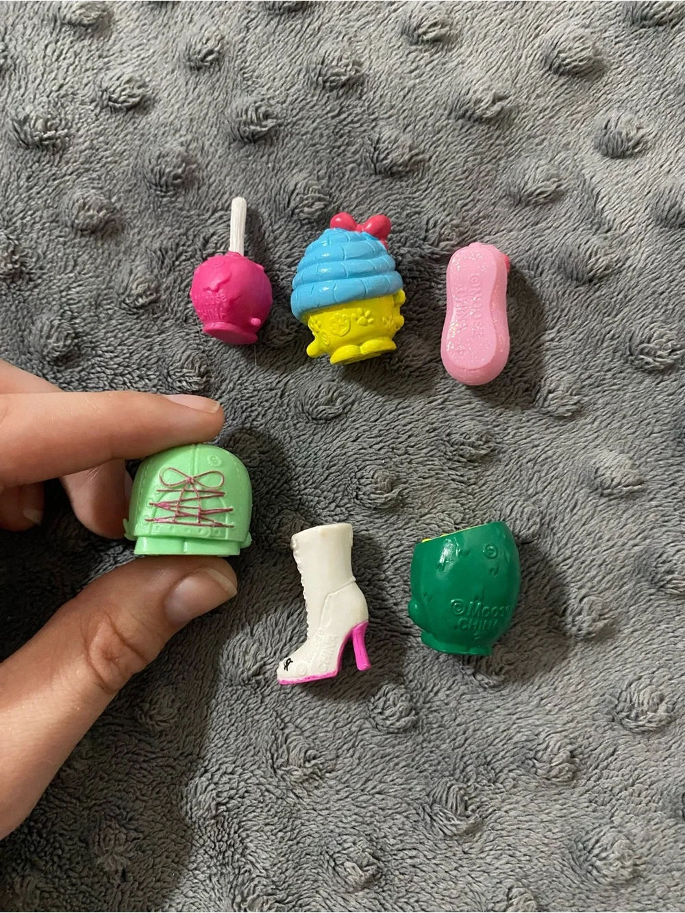 Shopkins Mini Figures Set – Pink, Green, White, Yellow & Blue Collectibles